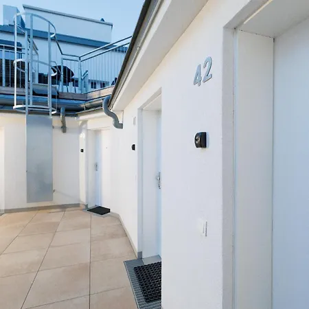 Symphony Apartments 42 - Modern Loft With Terrace And Grill In Central Location Vienna Esterno foto